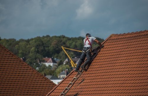 imgi_82_roofers-2891664_640
